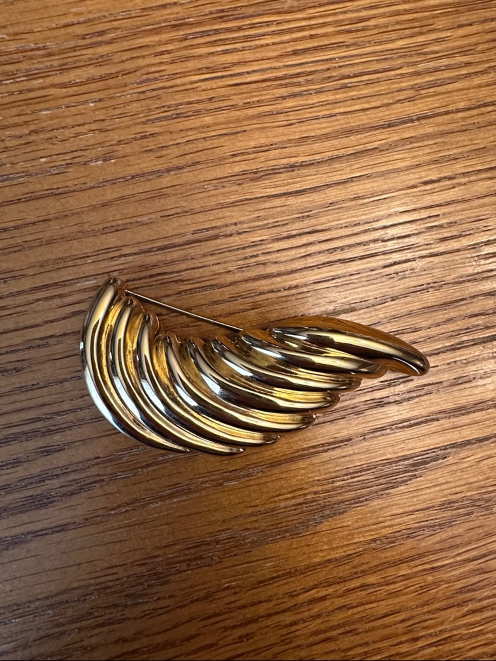 Gold Wing-Shaped Brooch Pin - Elegant Women’s Jewelry